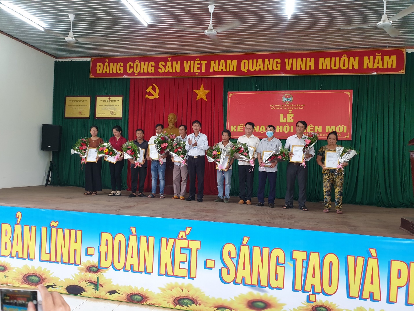 CM, Xuân Bảo tổ chức lễ kết nạp hội viên nông dân 03 ấp.jpg