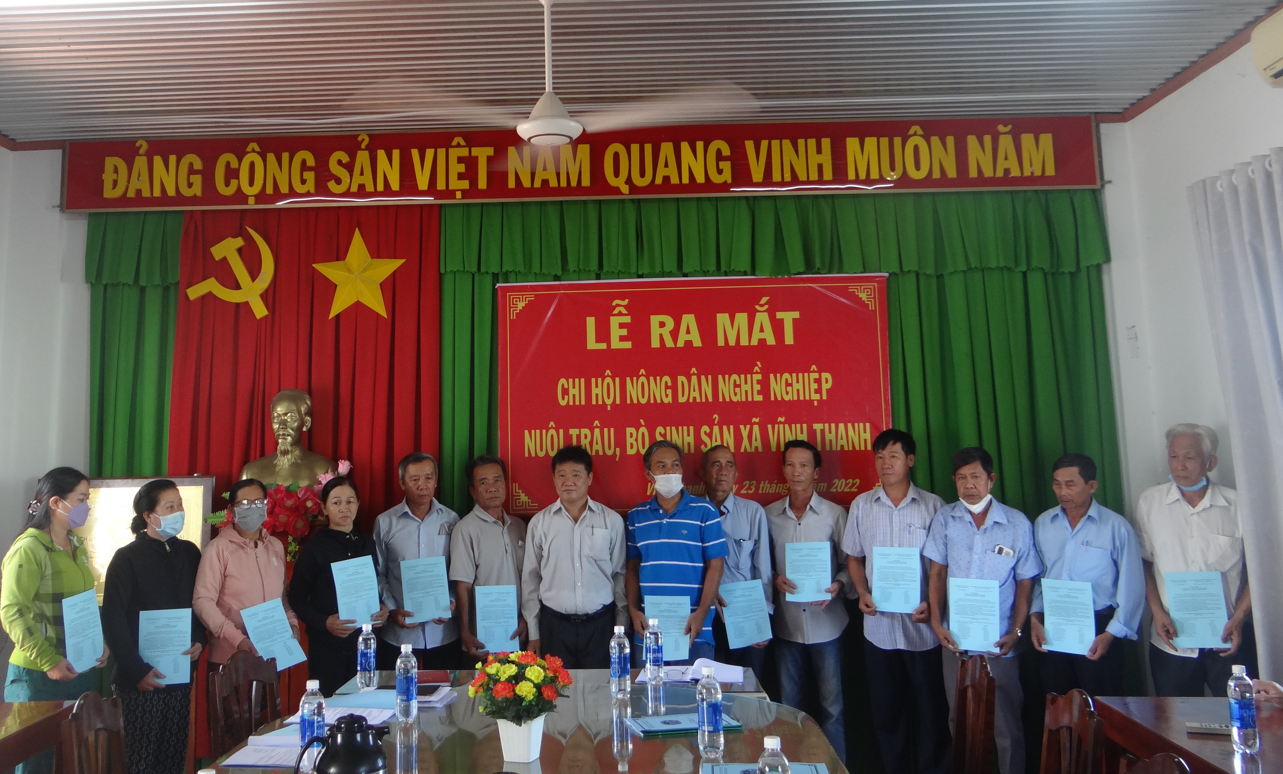 NT-Xã Vĩnh Thanh ra mắt CHNN chăn nuôi trâu, bò sinh sản.JPG