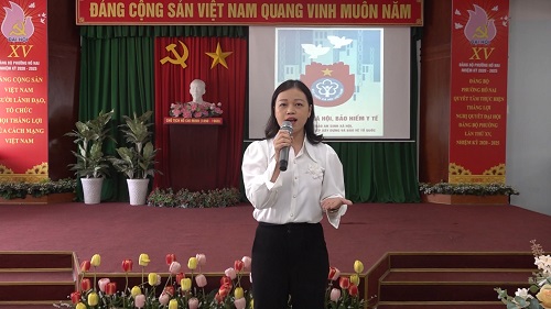 Bà Hồ Thị Tú - Phó Trưởng phòng Truyền thông và Phát triển đối tượng Bảo hiểm xã hội tỉnh Đồng Nai tuyên truyền tại hội nghị.1.jpg