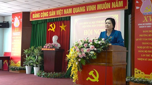 Bà Nguyễn Thị Hồng Phượng- Phó Chủ tịch Hội Nông dân thành phố Biên Hòa phát biểu tại hội nghị.1.jpg