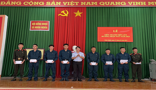 CM. nhan nghĩa tặng quà tân binh 2023.png