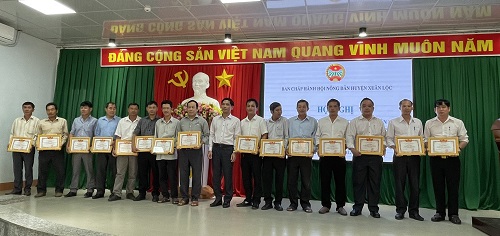 Xuân Lộc khen thưởng các tập thể năm 2023.jpg